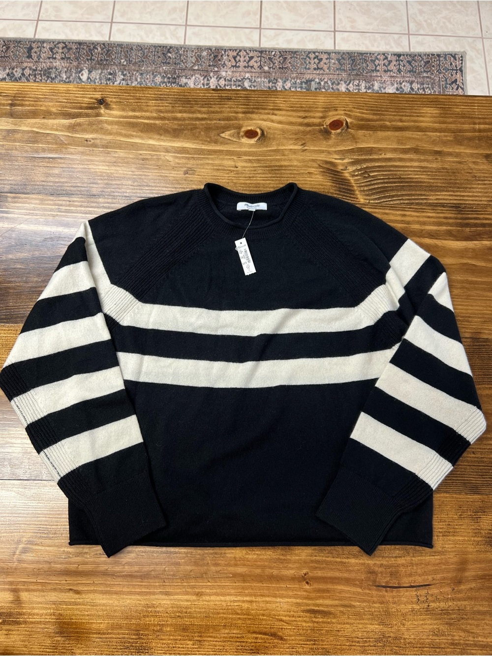 Madewell Cashmere Raglan Sweater in Stripe Black White Size Medium NWT - Picture 5 of 11